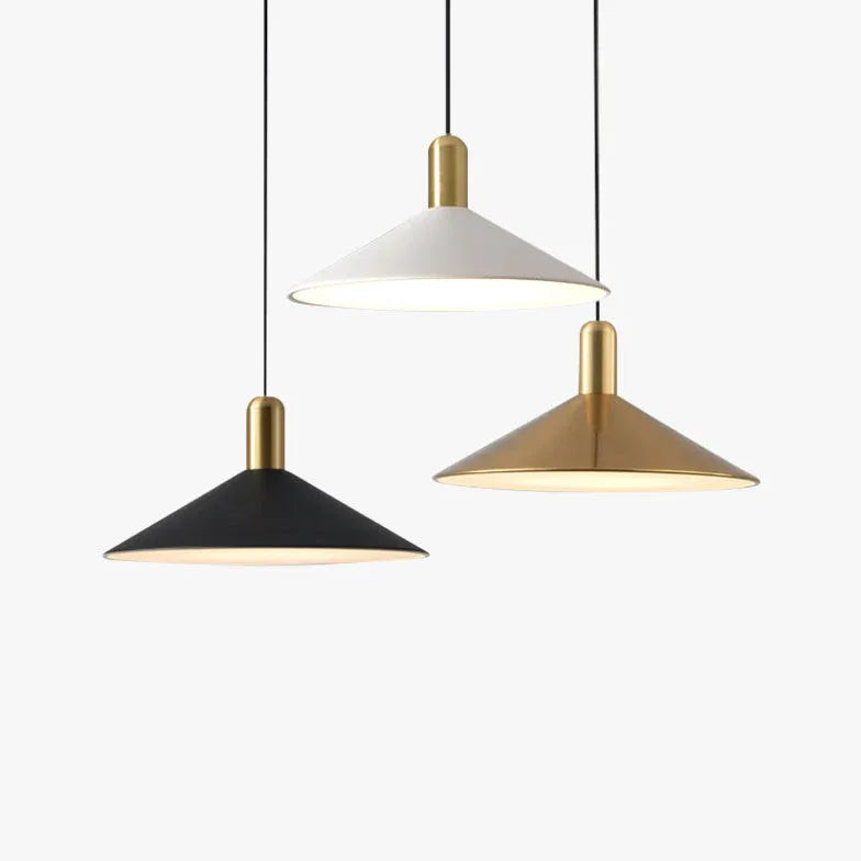Tilspidset Hvid Retro Industriel Lysekrone I Metal