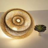 Indbygget Loftslampe Af Flettet Rattan